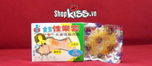 Hộp bao cao su gai mềm GAI11 đặt cạnh bao bì thể hiện thiết kế và thông tin