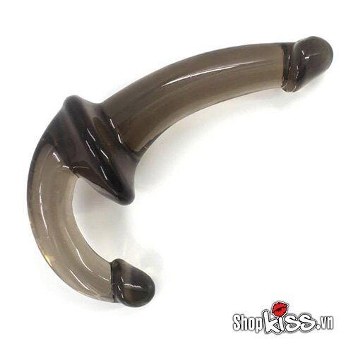 Hai người phụ nữ đang sử dụng dương vật silicone 2 đầu mềm mại DC79F trong tư thế thân mật, minh họa cho việc chia sẻ khoái cảm