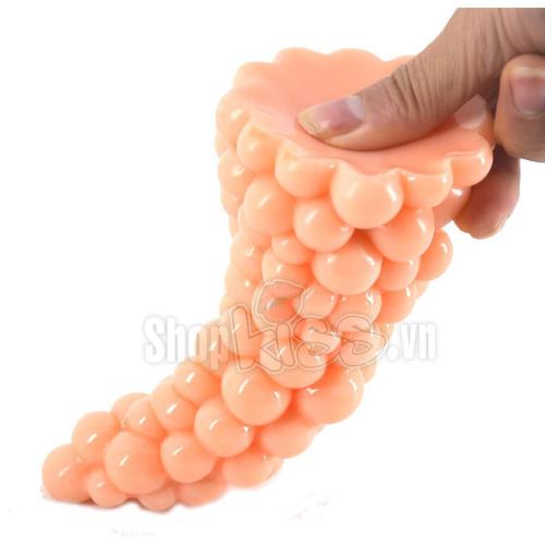 Cận cảnh đồ chơi hậu môn chùm nho HM07M màu đen mang lại cảm giác cực đã.