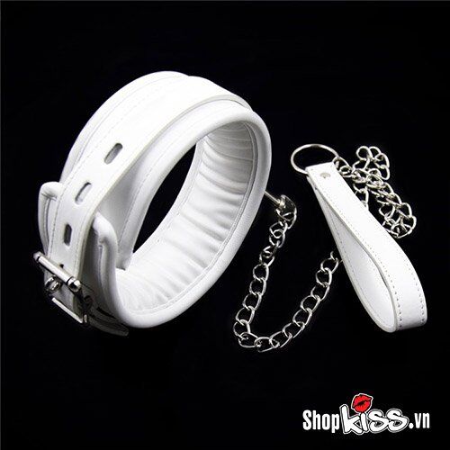 Vòng cổ da BZ20B như một điểm nhấn quyến rũ, gợi mở thế giới BDSM đầy mê hoặc