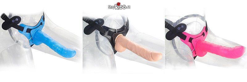 Ba phiên bản màu sắc của dương vật dây đeo có rung Harness Curved Dong DC65C: màu da, hồng và xanh, mang đến nhiều lựa chọn.