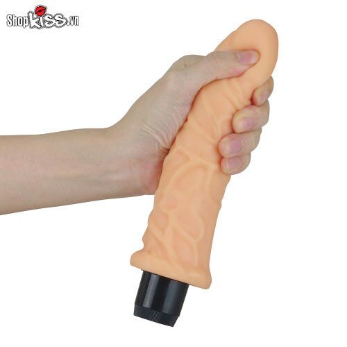 Cận cảnh cấu tạo dương vật giả Lovetoy DV55J với chất liệu cyberskin mềm mại và đường gân nổi