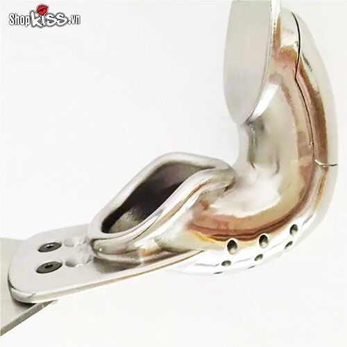 Chi tiết lồng khóa dương vật và các lỗ thoáng khí trên đai trinh tiết BZ9B