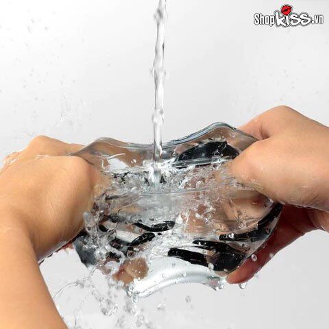 Khả năng chống thấm nước tuyệt đối của Tenga Crysta Leaf cho phép sử dụng trong nhà tắm