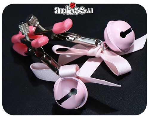 Cận cảnh chất liệu kim loại và đầu bọc nhựa của kẹp vú BZ09E