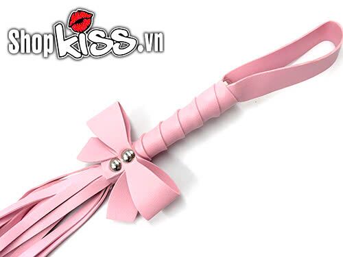 Bộ dụng cụ BDSM 5 món màu hồng đính nơ vừa mang lại sự táo bạo nhưng vẫn rất nữ tính.